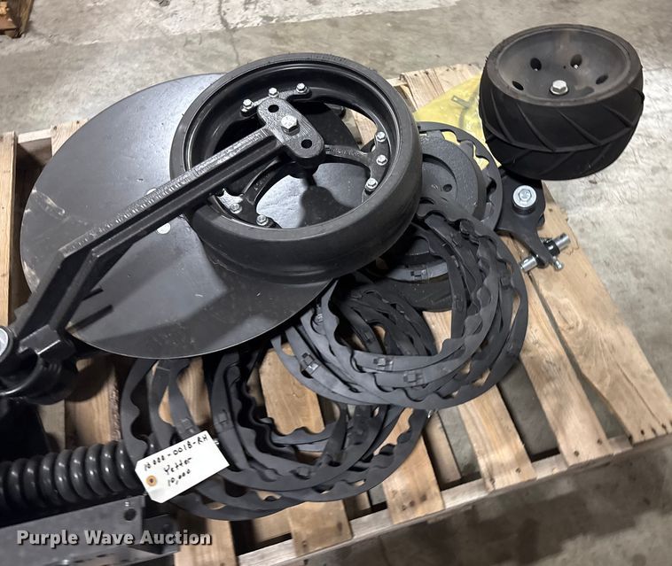 image for item ER2366 (2) Yetter Magnum 10000 row units