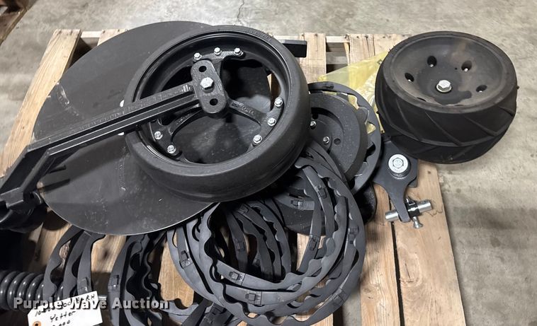 image for item ER2366 (2) Yetter Magnum 10000 row units