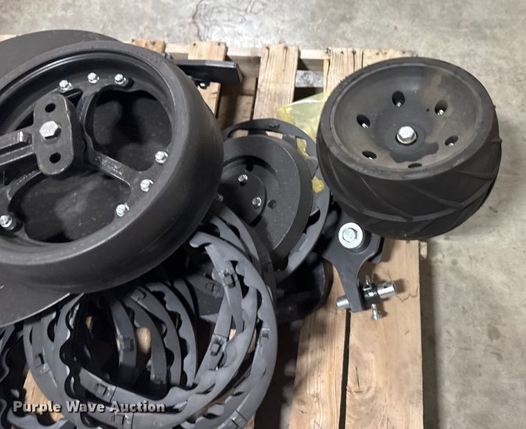 image for item ER2366 (2) Yetter Magnum 10000 row units