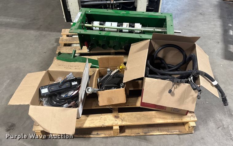 image for item ER2374 Great plains 2350  air drill cart meter box