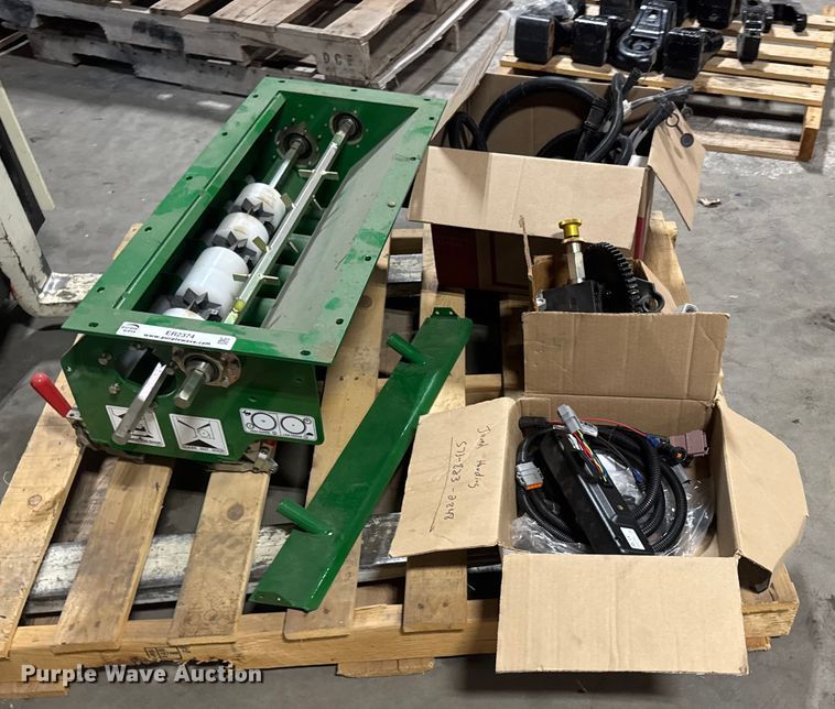 image for item ER2374 Great plains 2350  air drill cart meter box