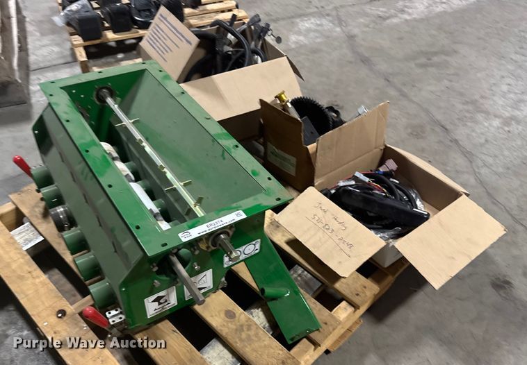 image for item ER2374 Great plains 2350  air drill cart meter box