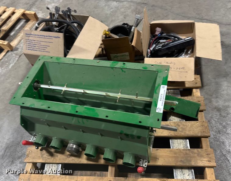 image for item ER2374 Great plains 2350  air drill cart meter box