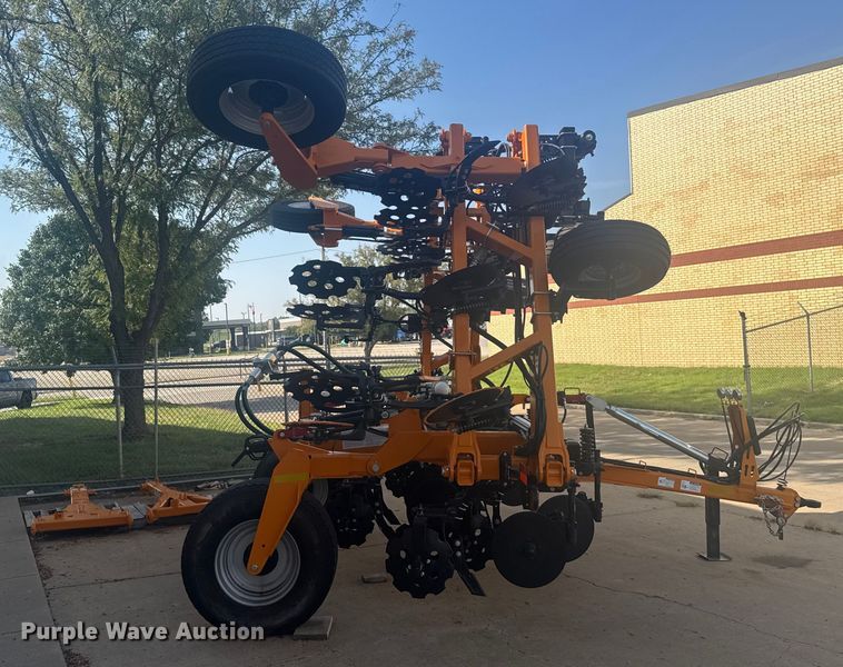 image for item ER2439 2024 Farmada Elxir 64-5-1630 NH3 applicator