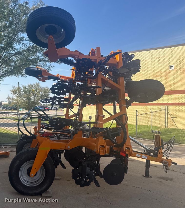 image for item ER2439 2024 Farmada Elxir 64-5-1630 NH3 applicator