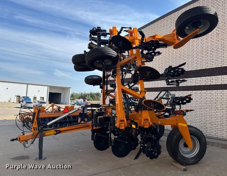 image for item ER2439 2024 Farmada Elxir 64-5-1630 NH3 applicator