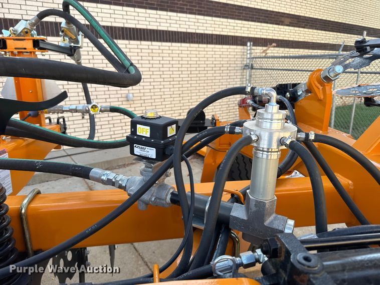 image for item ER2439 2024 Farmada Elxir 64-5-1630 NH3 applicator