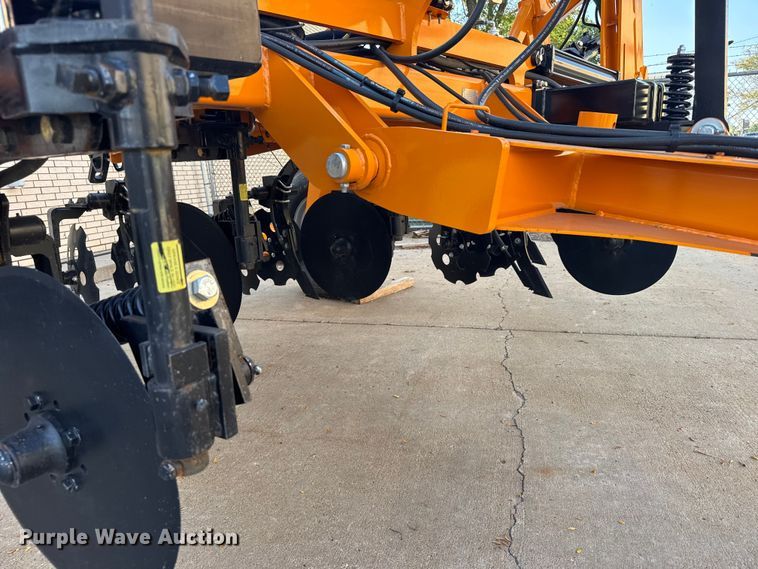 image for item ER2439 2024 Farmada Elxir 64-5-1630 NH3 applicator