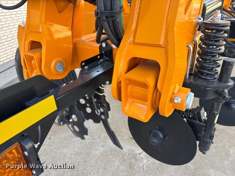 image for item ER2439 2024 Farmada Elxir 64-5-1630 NH3 applicator