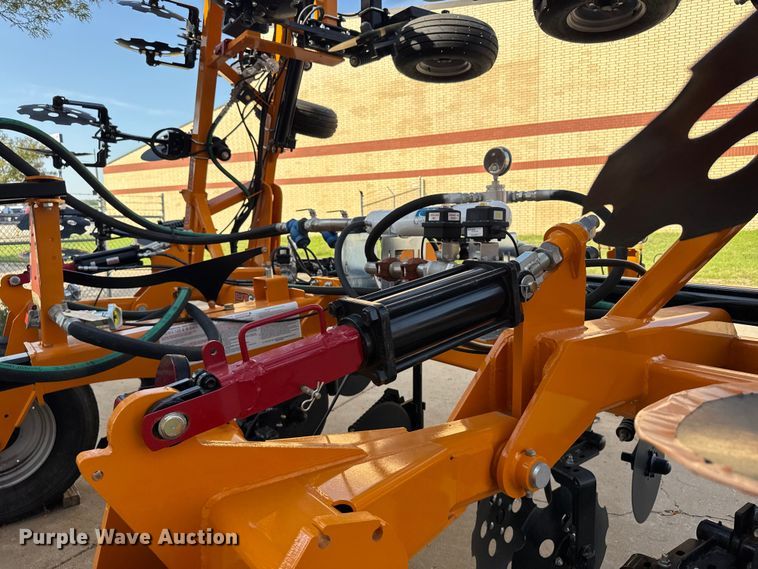 image for item ER2439 2024 Farmada Elxir 64-5-1630 NH3 applicator