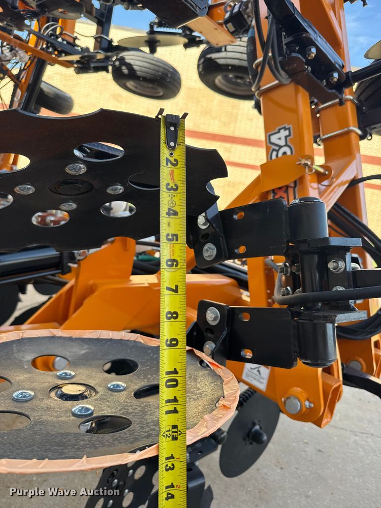 image for item ER2439 2024 Farmada Elxir 64-5-1630 NH3 applicator