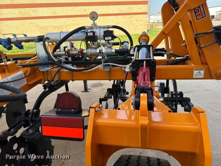 image for item ER2439 2024 Farmada Elxir 64-5-1630 NH3 applicator