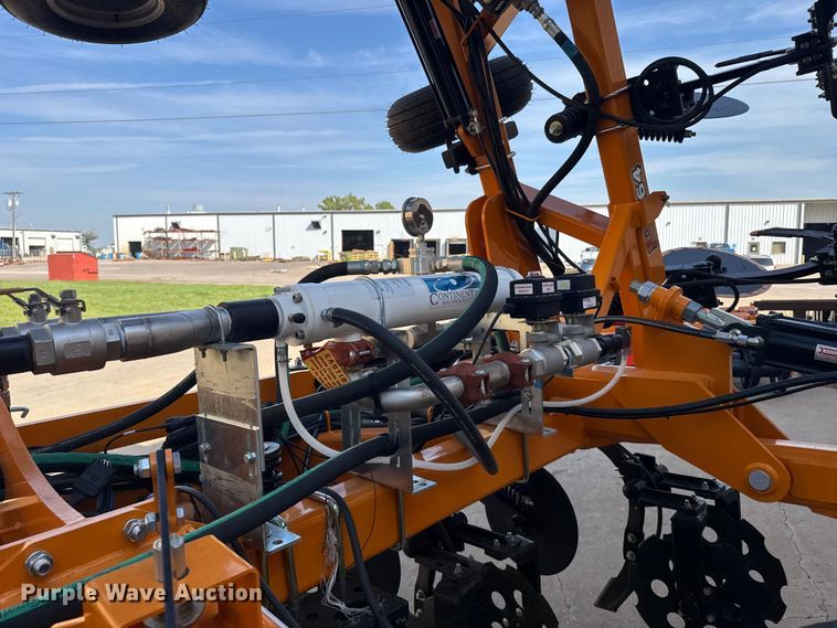 image for item ER2439 2024 Farmada Elxir 64-5-1630 NH3 applicator