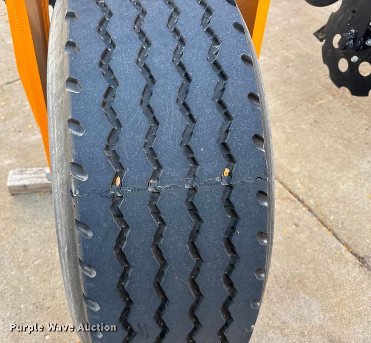 image for item ER2439 2024 Farmada Elxir 64-5-1630 NH3 applicator