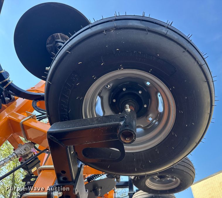 image for item ER2439 2024 Farmada Elxir 64-5-1630 NH3 applicator