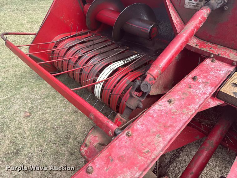 image for item ER2447 International 46 small square baler
