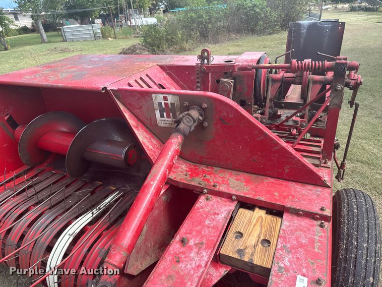 image for item ER2447 International 46 small square baler