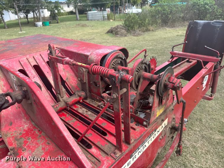 image for item ER2447 International 46 small square baler