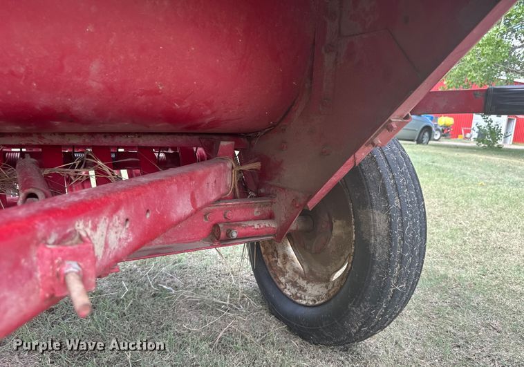 image for item ER2447 International 46 small square baler