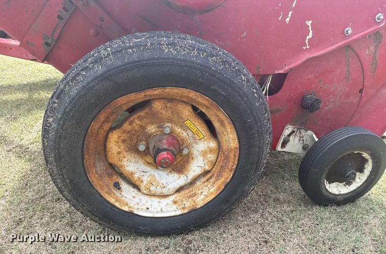 image for item ER2447 International 46 small square baler