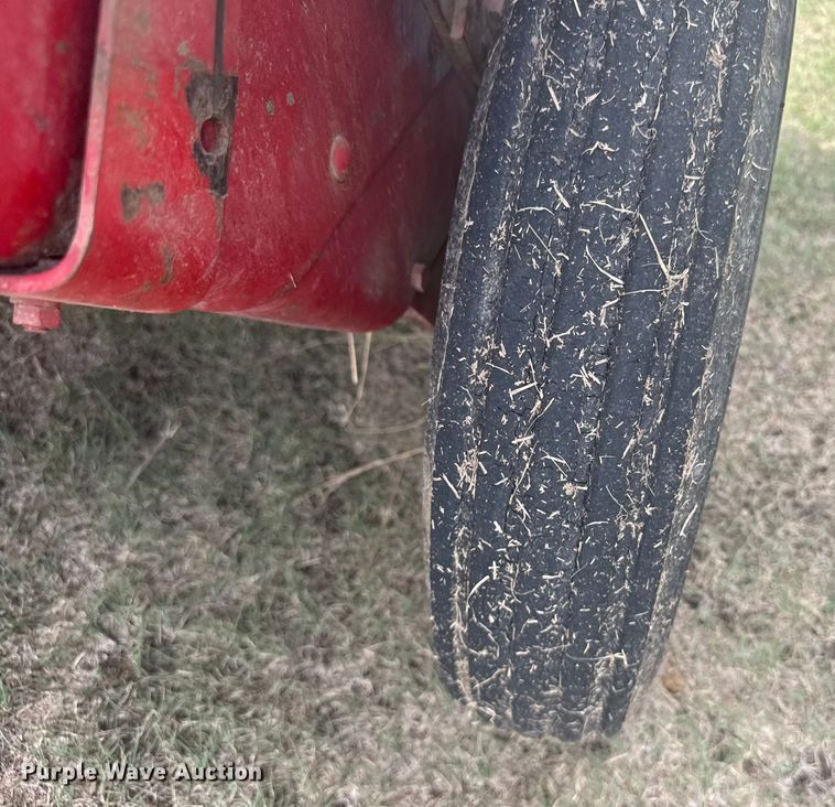 image for item ER2447 International 46 small square baler