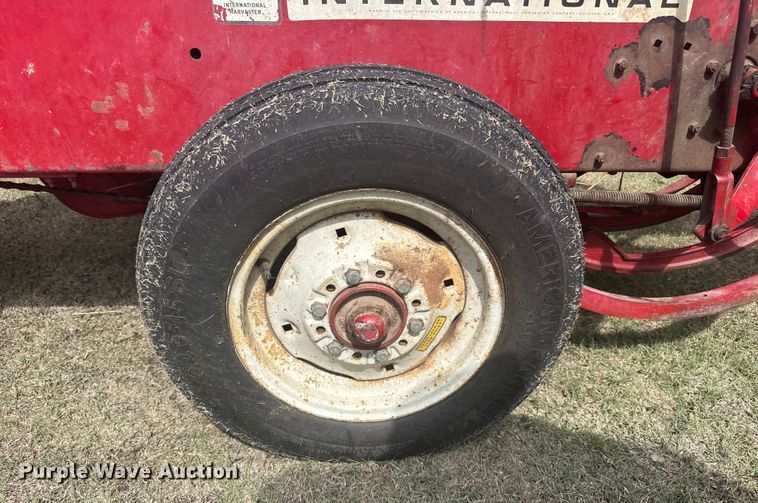 image for item ER2447 International 46 small square baler