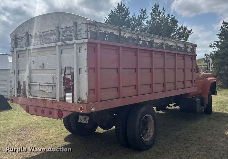 image for item ER2449 1974 Ford F700 grain truck