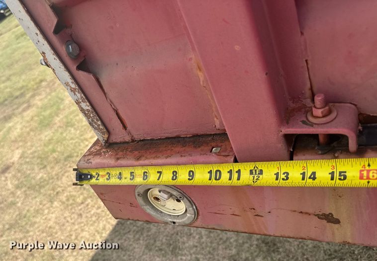 image for item ER2449 1974 Ford F700 grain truck