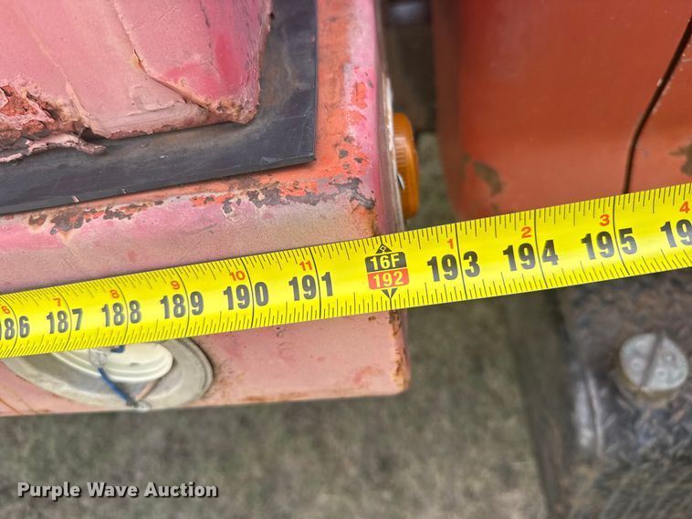 image for item ER2449 1974 Ford F700 grain truck