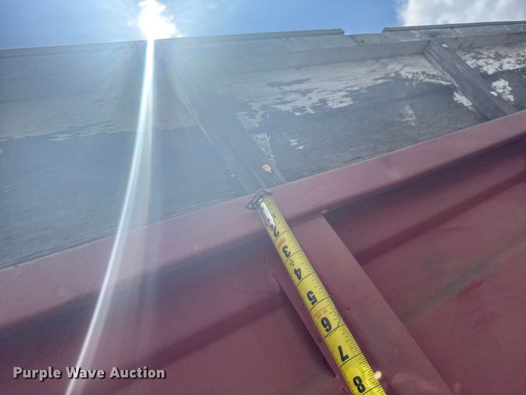 image for item ER2449 1974 Ford F700 grain truck