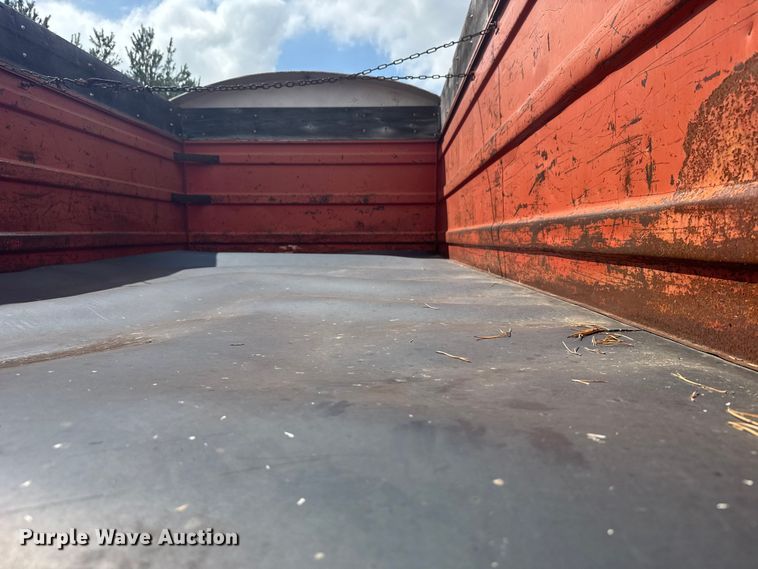 image for item ER2449 1974 Ford F700 grain truck