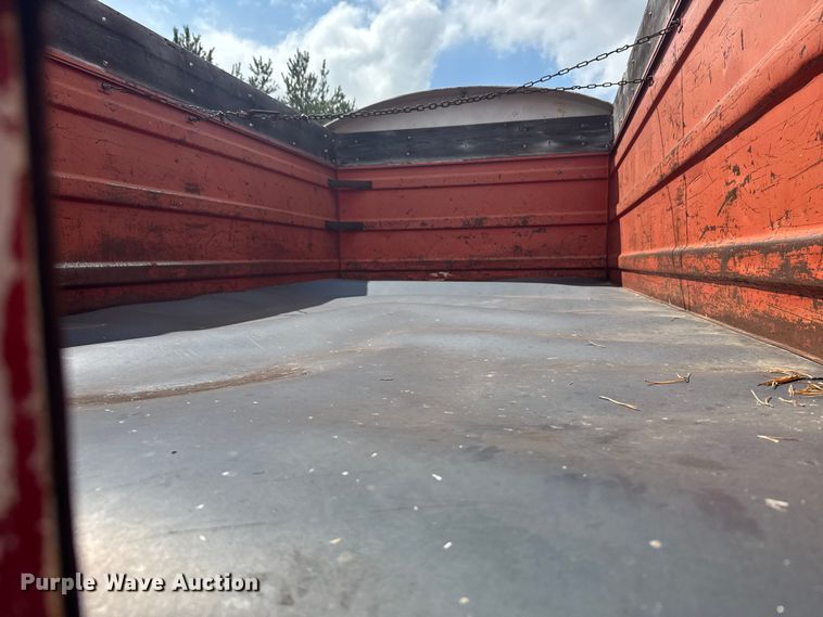 image for item ER2449 1974 Ford F700 grain truck