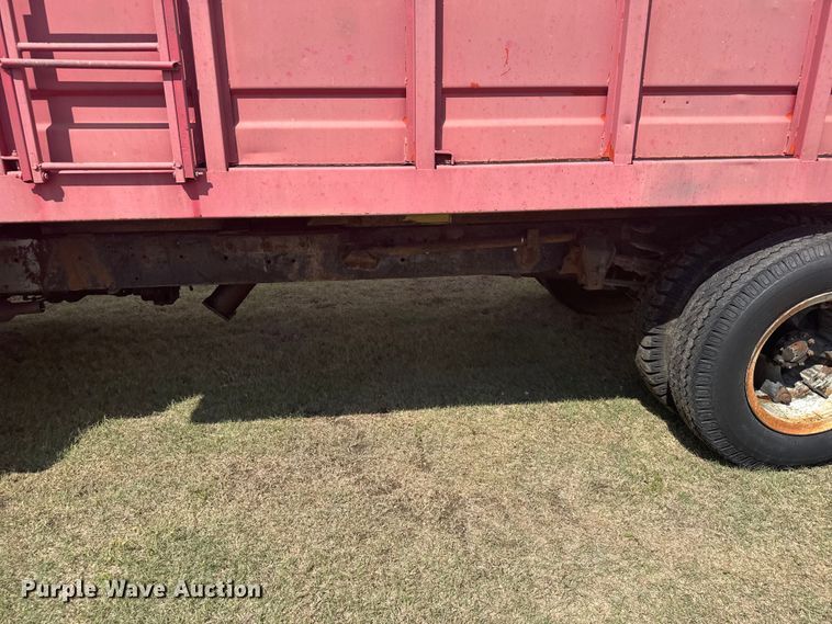 image for item ER2449 1974 Ford F700 grain truck