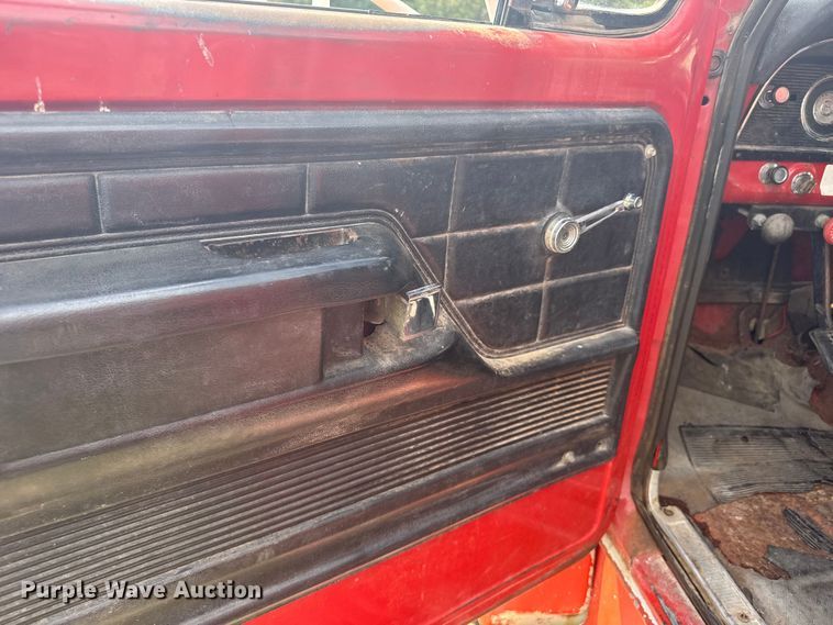 image for item ER2449 1974 Ford F700 grain truck