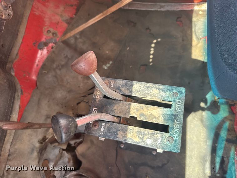 image for item ER2449 1974 Ford F700 grain truck