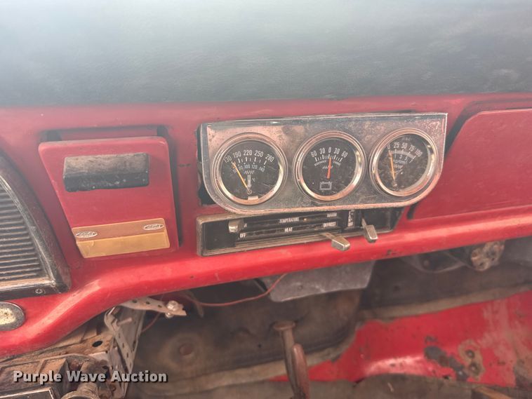 image for item ER2449 1974 Ford F700 grain truck