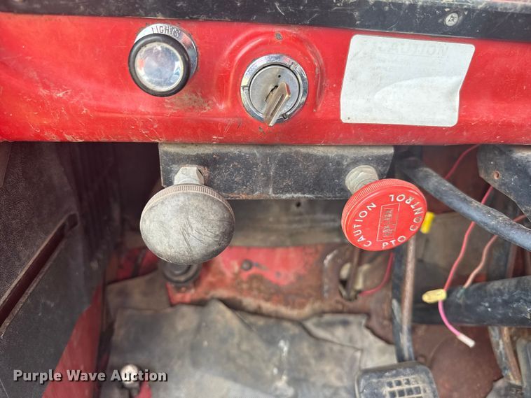 image for item ER2449 1974 Ford F700 grain truck