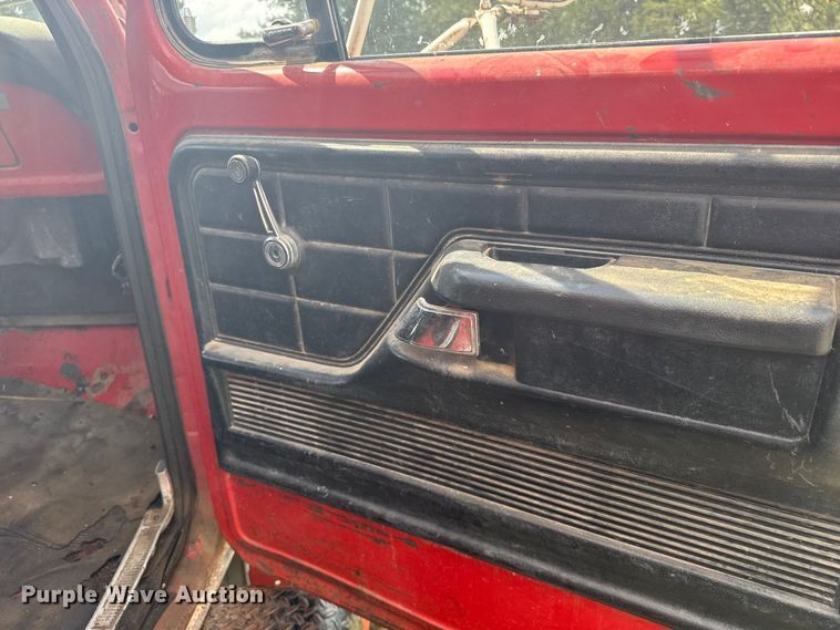 image for item ER2449 1974 Ford F700 grain truck