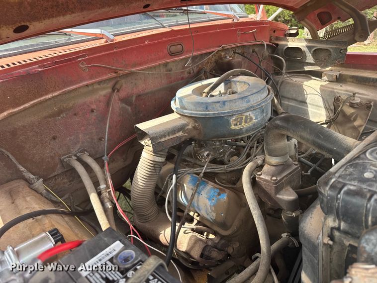 image for item ER2449 1974 Ford F700 grain truck