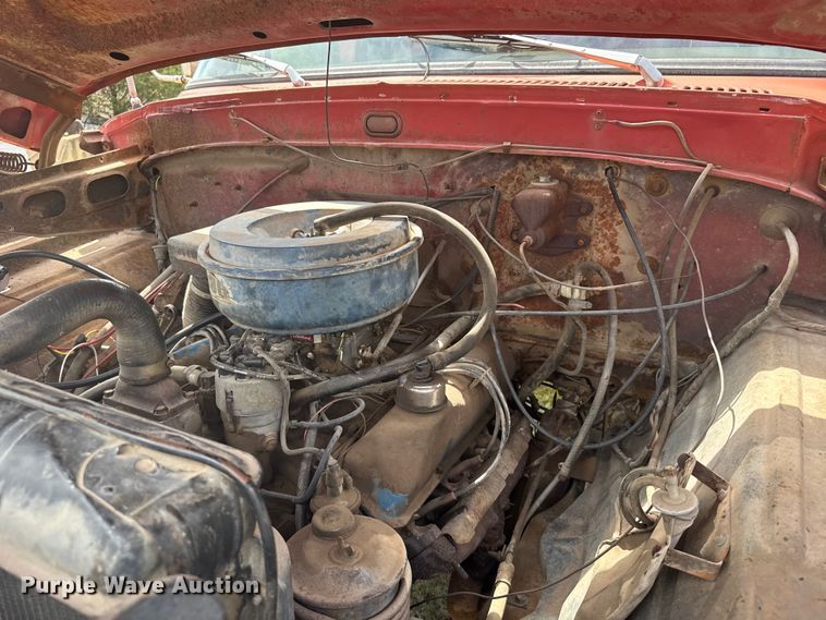 image for item ER2449 1974 Ford F700 grain truck