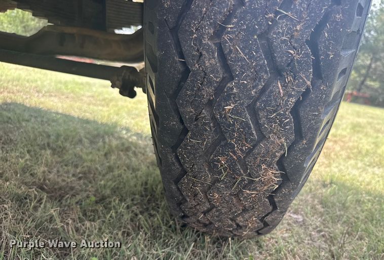 image for item ER2449 1974 Ford F700 grain truck