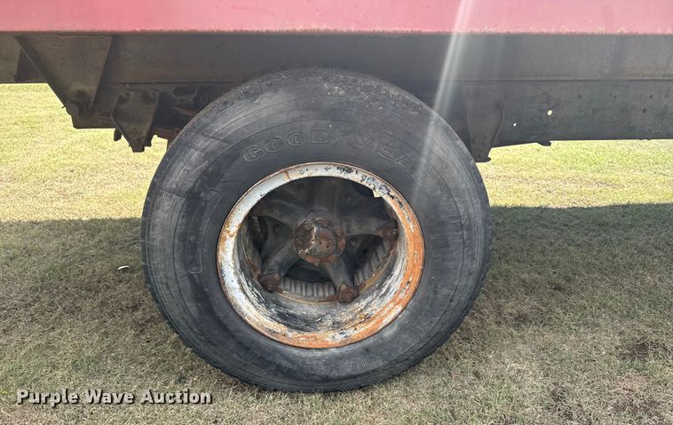 image for item ER2449 1974 Ford F700 grain truck