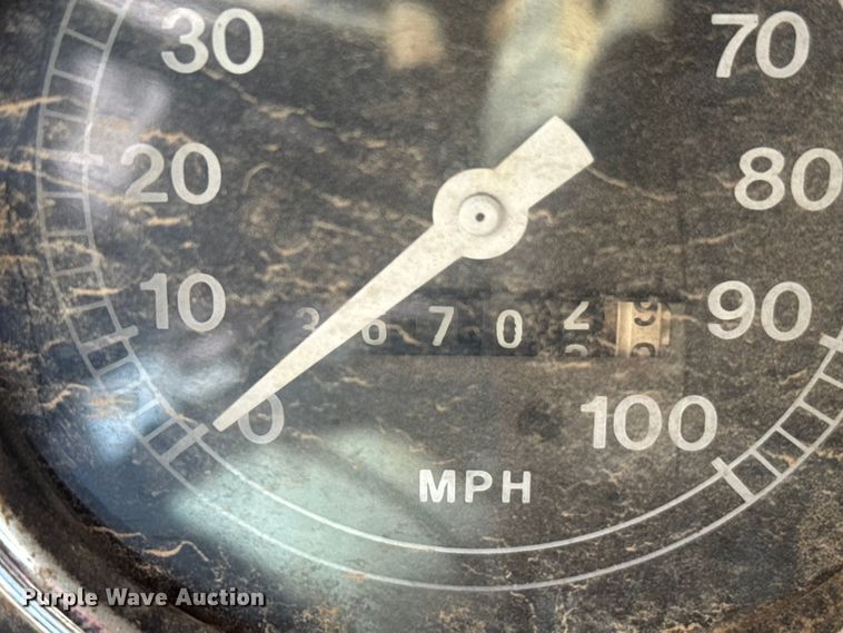 image for item ER2449 1974 Ford F700 grain truck