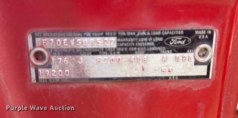 image for item ER2449 1974 Ford F700 grain truck