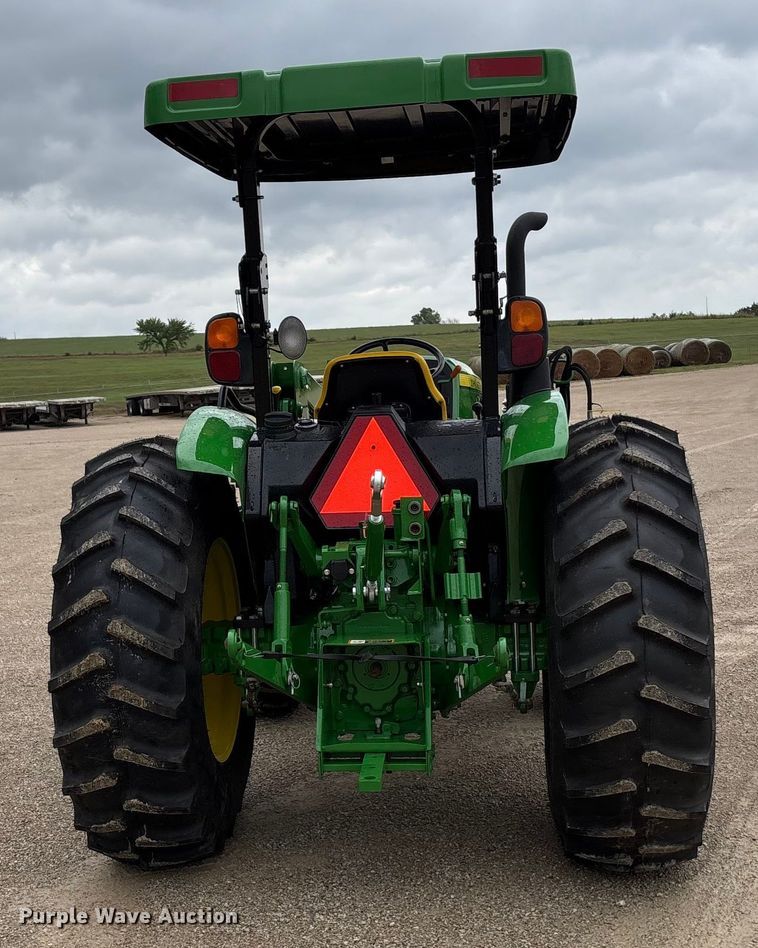 image for item ET4541 2015 John Deere 5045E MFWD tractor