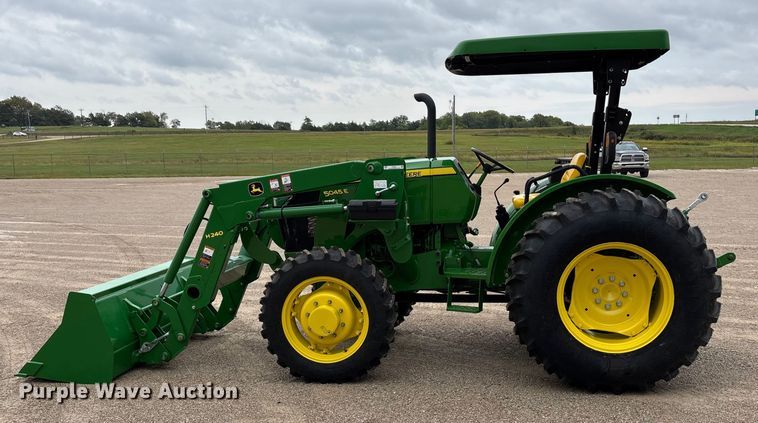 image for item ET4541 2015 John Deere 5045E MFWD tractor