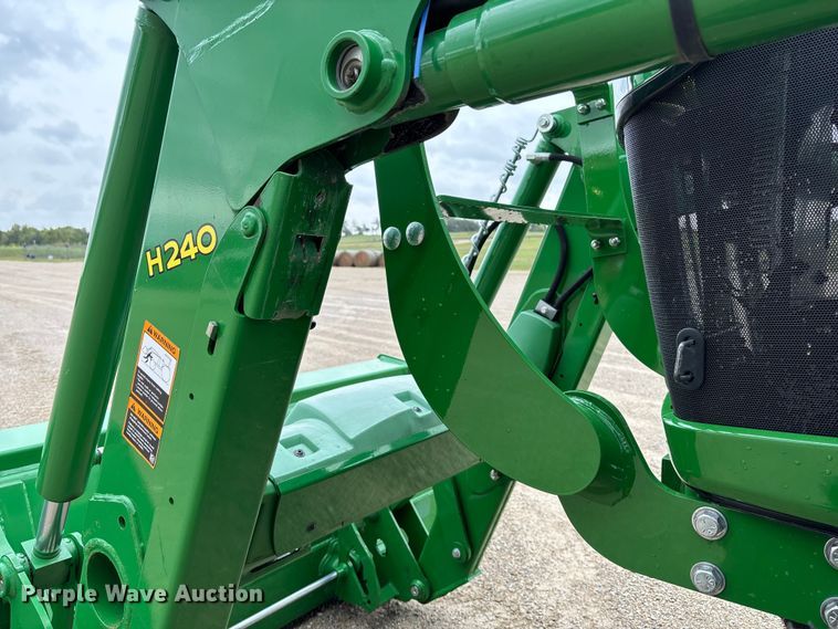 image for item ET4541 2015 John Deere 5045E MFWD tractor