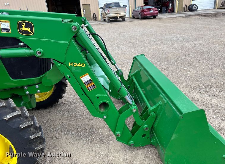 image for item ET4541 2015 John Deere 5045E MFWD tractor