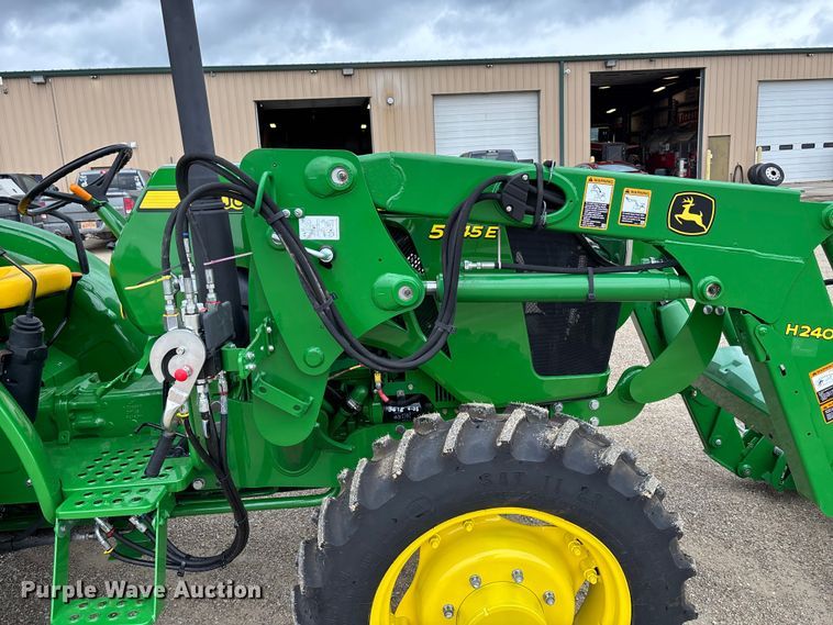 image for item ET4541 2015 John Deere 5045E MFWD tractor