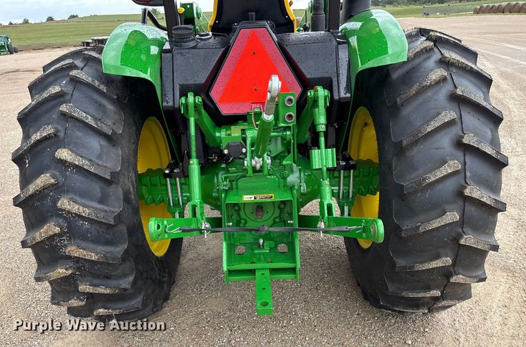 image for item ET4541 2015 John Deere 5045E MFWD tractor